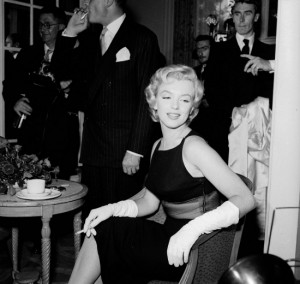 gallery_big_marilyn_monroe_smoking