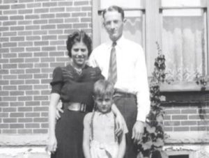 James Dean with his parents.